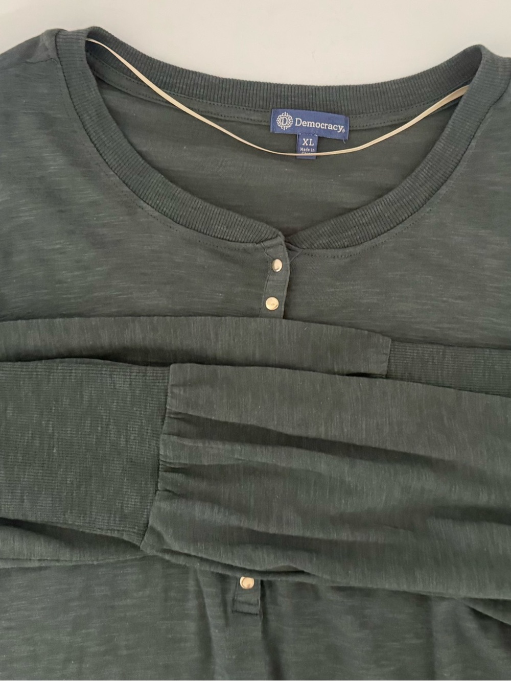 Democracy Women's Green Long Sleeve Knit Cuffs Henley Size XL Gold Buttons - Picture 7 of 15